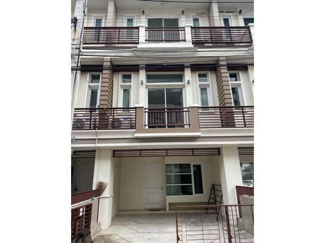 PL16 ให้เช่าทาวน์โฮม 3 ชั้น พรีเมียม8 Premium Place เอกมัย-รามอินทรา เขตลาดพร้าว สุคนธสวัสดิ์ 38