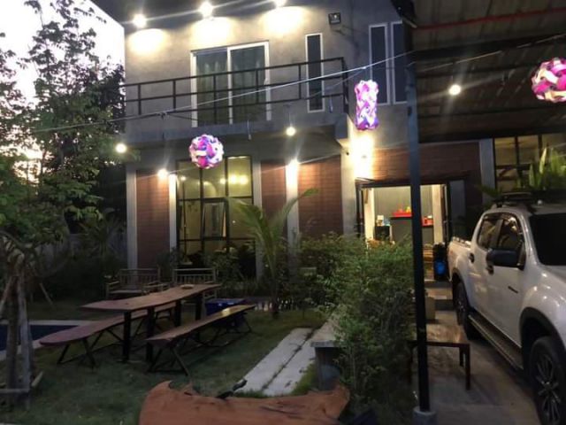 บ้านเดี่ยว 2 ชั้น แนวลอฟท์สวย ทำเลดีใกล้ถนน 331 , มอเตอร์เวย์สัตหีบ แค่ 1 กม , ขนาด 82 ตรว. / 250 ตรม. มี 3 ห้องนอน 2 ห้