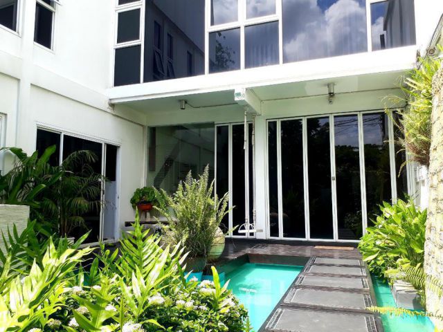 PR935ขายด่วน โฮมออฟฟิศ ตกแต่งสวยพร้อมอยู่ ถนนนวมินทร์ (สุขาภิบาล 1-บางกะปิ) เนื้อที่ 120 ตารางวา จอดรถได้หลายคัน