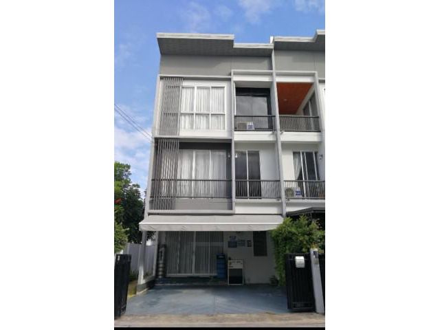 ขายทาวน์โฮมหรู​ 3 ชั้น หมู่บ้านสัมมากร อเวนิว รามอินทรา-วงแหวน ติดถนนเลียบวงแหวนรามอินทรา