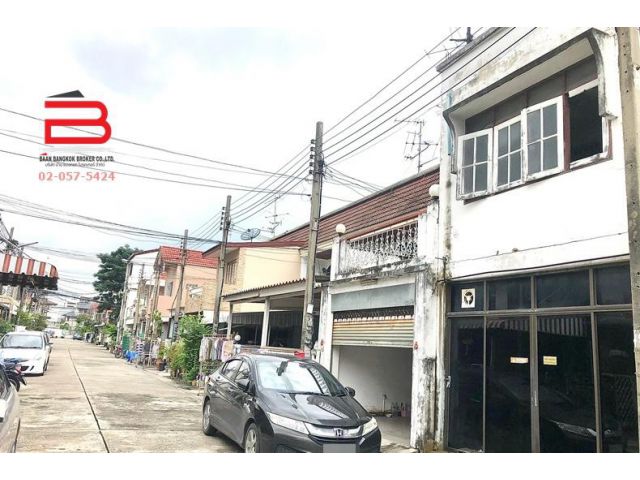 ทาวน์เฮาส์ 2 ชั้น โครงการ สินพัฒนาธานี เนื้อที่ 19 ตรว. มี 2 ห้องนอน 2 ห้องน้ำ ถนนวิภาวดี เขตจตุจักร