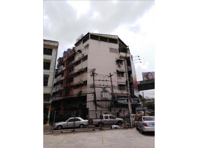 อาคารพาณิชย์ ติดถนนใหญ่สาทรเหนือ ถนนจรัสเวียง