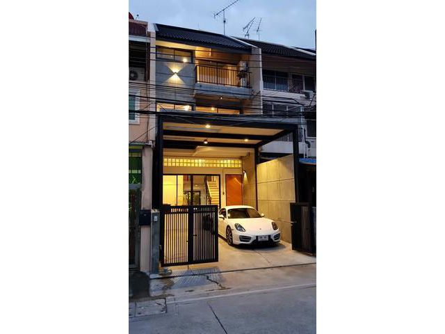 ให้เช่าทาวน์โฮม 5 ชั้น 5 นอน เอกมัย28 สไตล์ LOFT