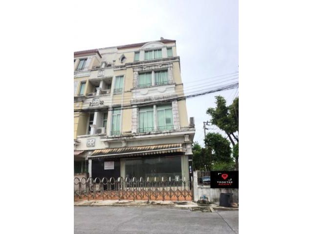 ทาวน์โฮม 4 ชั้น บ้านกลางเมือง บริติชทาวน์-ศรีนครินทร์ หลังมุม