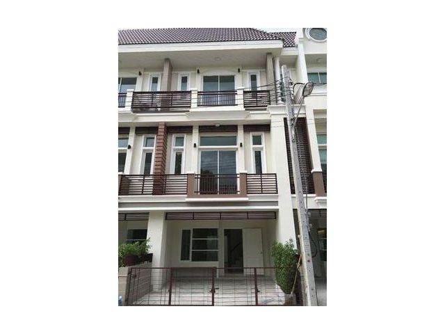 ทาวน์โฮม 3 ชั้น Premium Place 9 ซ.สุคนธสวัสดิ์ 27
