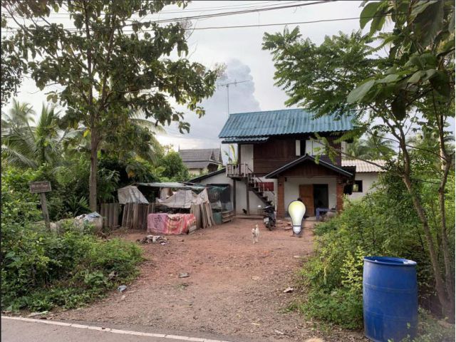 ขายที่ดินพร้อมบ้าน 2 ชั้น ตำบลบ้านปรก เมืองสมุทรสงคราม เนื้อที่ 80.3 ตร.วา ขาย 1.8 ล้าน