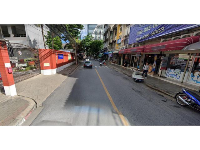 ขายด่วนที่ดินแปลงสวยใจกลางเมือง!! สาทร ซ.11 ราคาดีมาก