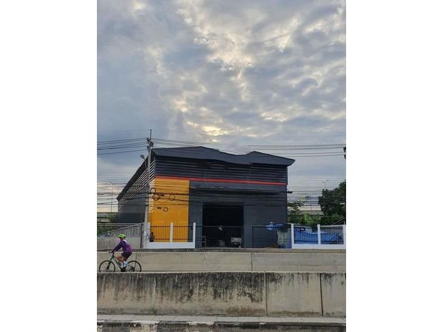 ให้เช่าโกดังพร้อมออฟฟิศ รถเทรนเลอร์และรถพ่วงเข้าได้ ติดถนนใหญ่ 6 เลน ย่านสุขาภิบาล5 วัชรพล