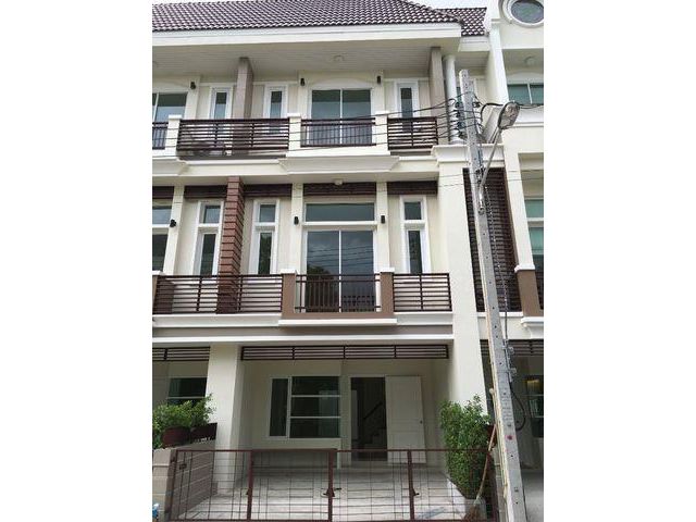 ให้เช่าทาวน์โฮม 3 ชั้น เขตลาดพร้าว ใกล้สมบัติทัวร์