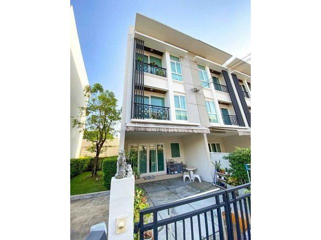 ขายทาวน์โฮม 3 ชั้น บ้านกลางเมือง เลียบมอเตอร์เวย์