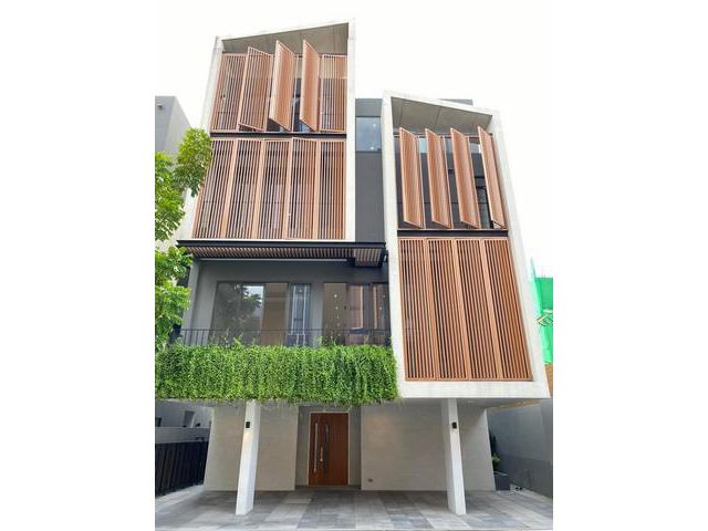 ขายบ้านหรู 4 ชั้นเอกมัย 12