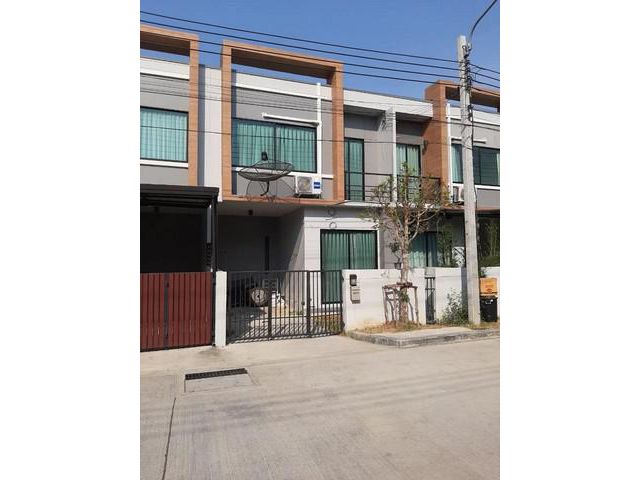 ให้เช่าทาวน์เฮ้าส์ หมู่บ้าน เอสเกต แจ้งวัฒนะ