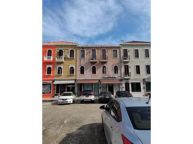 ให้เช่า อาคารพาณิชย์ 3 ชั้น Venice Di Iris วัชรพล