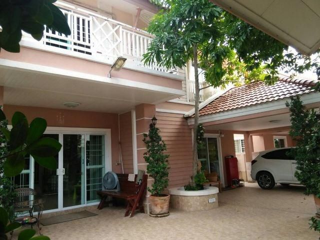 บ้านอุ่นรัก  ลาดพร้าว 64  เฟอร์ครบ