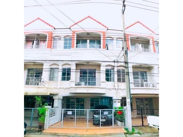 ให้เช่าทาวน์โฮม 3 ชั้น ถนนนวลจันทร์