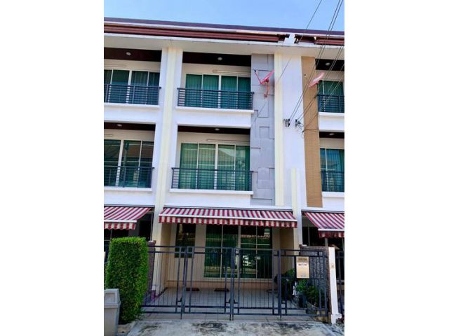 ขาย บ้าน รัชดา ห้วยขวาง MRTลาดพร้าว 3ห้องนอน