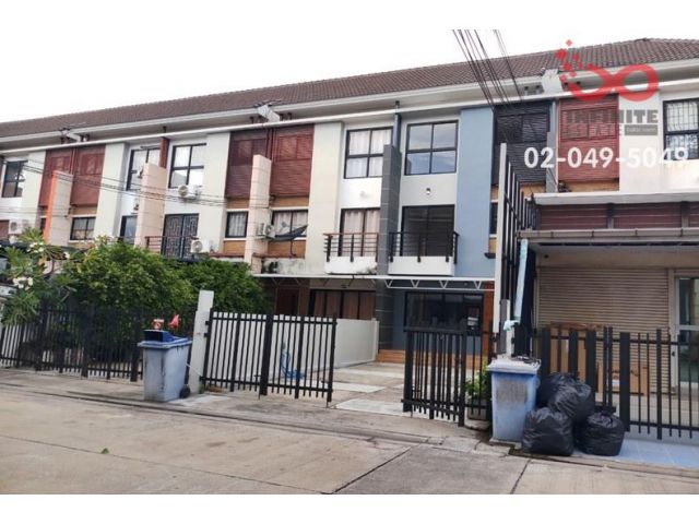 ขายทาวน์โฮม 3 ชั้น หมู่บ้าน ดิเอ็นเทอร์  ซอยกาญจนาภิเษก39 แยก10 ( ซอยกิ่งแก้ว25/1) รีโนเวทใหม่