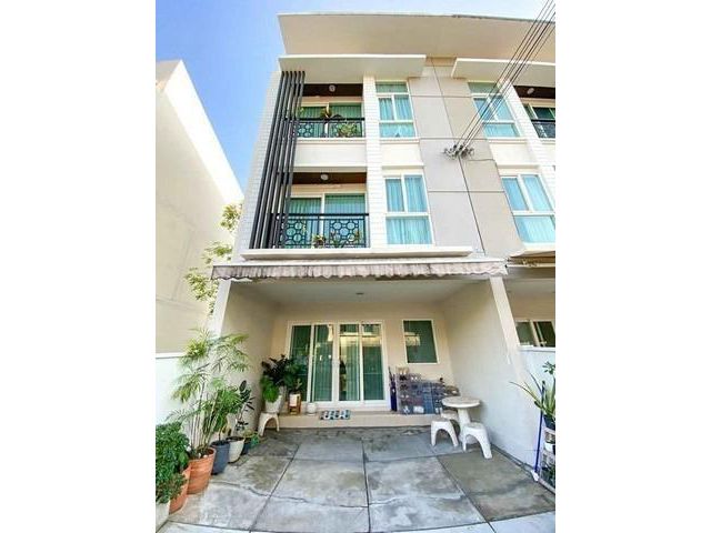 ขายทาวน์โฮม 3 ชั้น บ้านกลางเมือง มอเตอร์เวย์