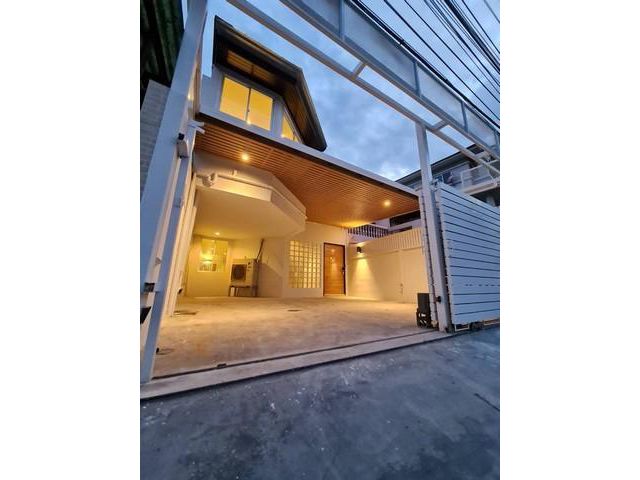 ทาวน์โฮม ย่านสุขุมวิท71 ปรีดี14