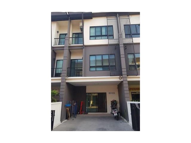 ทาวน์โฮม 3 ชั้น Casa City วงแหวน-ลำลูกกา