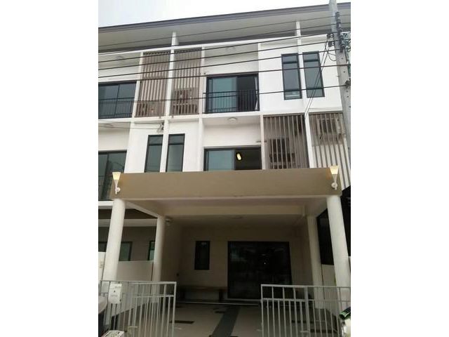 ให้เช่าทาวน์โฮม พาทิโอ ศรีนครินทร์ พระราม9