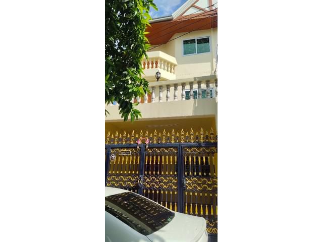 ให้เช่าทาวน์เฮ้าส์ 3ชั้น ถนนสุขุมวิท ซอย81