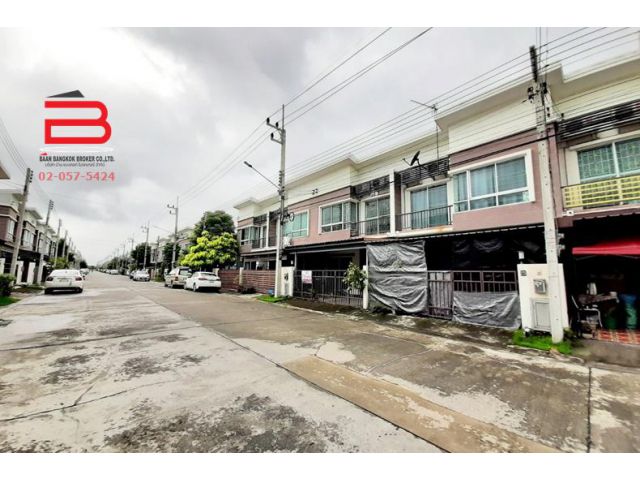ทาวน์เฮาส์ 2 ชั้น โครงการ ศุภาลัย เบลล่า ลำลูกกา คลอง 4 เนื้อที่ 16.8 ตรว. มี 3 ห้องนอน 2 ห้องน้ำ ถนนพระองค์เจ้าสาย คลอง