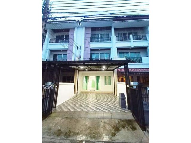 ทาวน์โฮม 3ชั้น โครงการบ้านกลางเมือง