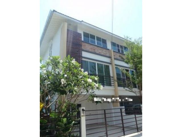 U1148 ให้เช่าบ้านทาว์นเฮาส์ 2 ชั้น ซอยพัฒนาการ 41 ใกล้เทสโก้โลตัส ใกล้ห้างและทางด่วน ทำเลดีเดินทางสะดวก พร้อมเฟอร์บางส่ว