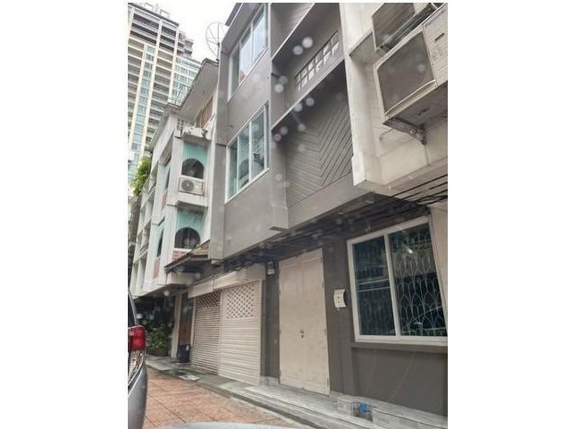 ให้เช่าอาคาร 3 ชั้น 250 ตรม ใกล้ BTS ศาลาแดง
