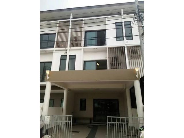 ทาวน์โฮมให้เช่า พาทิโอ ศรีนครินทร์ พระราม9