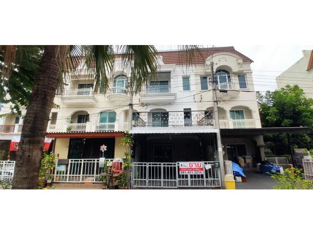 ขายทาวน์โฮม 3 ชั้น เมโทรพาร์ค สาทร 3น 3น @4.8 ล้าน