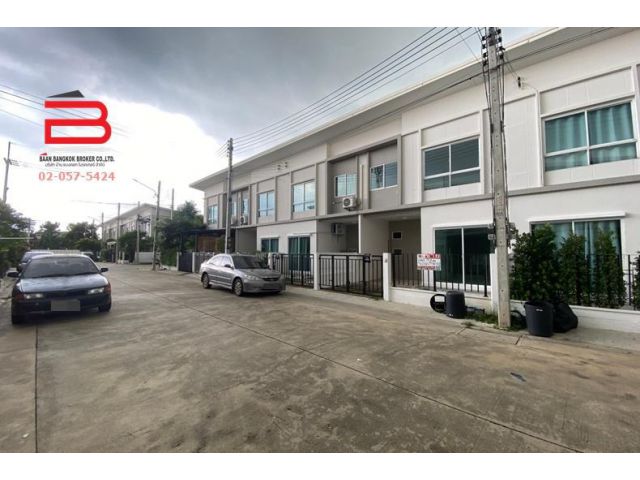 ทาวน์โฮมใหม่ 2 ชั้น โครงการ เจ ทาวน์ เอ็กคลูซีฟ รังสิต-คลอง 1 เนื้อที่ 17.8 ตรว. มี 4 ห้องนอน 2 ห้องน้ำ ถนนพหลโยธิน อ.ธั