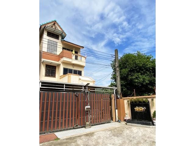ขายทาวน์โฮม 3 ชั้น 4 ห้องนอน