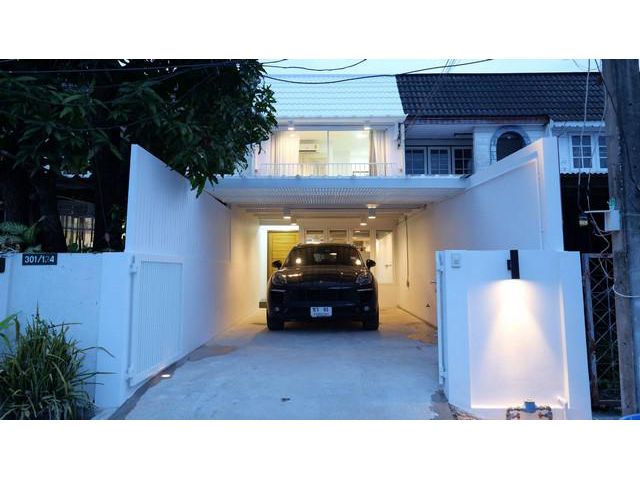 ให้เช่าทาวน์โฮม Loft Style สุขุมวิท71 ปรีดี42