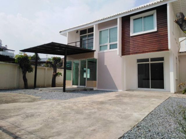 ให้เช่าบ้านเดี่ยว 2 ชั้นลาดพร้าว110 ทาวน์อินทาวน์