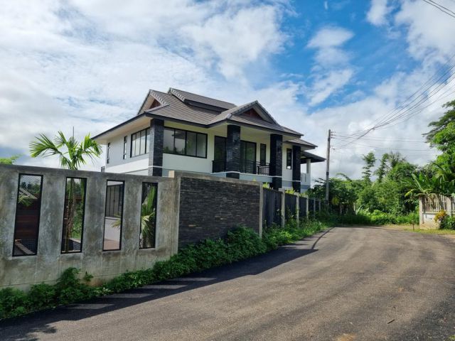 ขายบ้านสร้างใหม่ ใกล้โรงเรียนนานาชาติเปรมฯ เนื้อที 193 ตร.ว. ราคา 8.9 ล้าน อ.แม่ริม จ.เชียงใหม่
