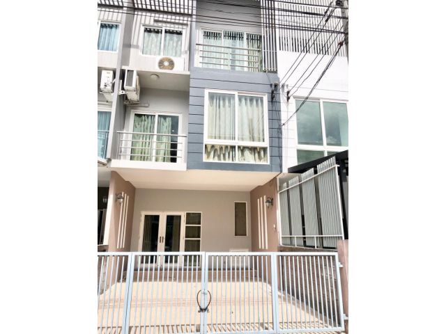ให้เช่าทาวน์โฮม 3 ชั้น  กรีนนิช รามอินทรา 76