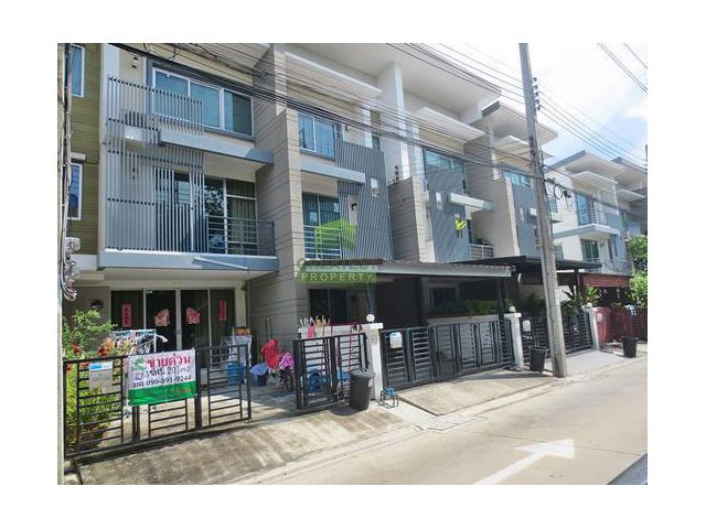 หมู่บ้านทาวน์พลัส ประชาอุทิศ TOWN PLUS PRACHAUTHIT ขายด่วน ทาวน์โฮม 3 ชั้น เนื้อที่ 20.10 ตร.ว ทำเลดี พร้อมเฟอร์ พร้อมอยู