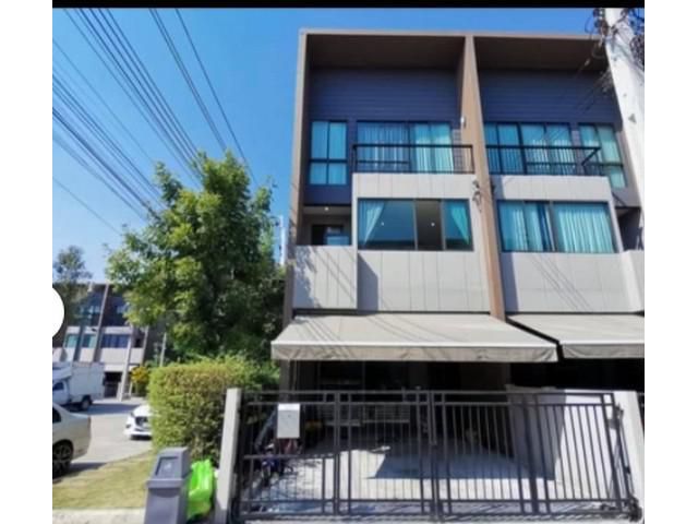 ขายทาวน์โฮม3ชั้น บ้านกลางเมืองลาดพร้าว เสรีไทย