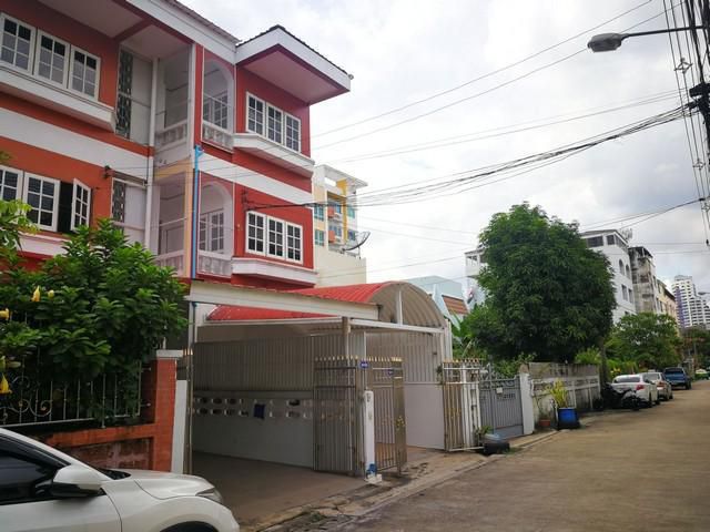 ให้เช่าทาวน์เฮ้าส์ 3 ชั้น ย่าน ลาดพร้าว 29