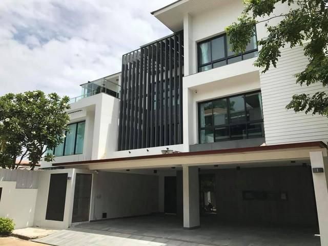 ให้เช่าบ้านเดี่ยว3ชั้น บ้านอิสระพระราม 9 พร้อมสระว่ายน้ำส่วนตัว ย่านรามคำแหง พัฒนาการ