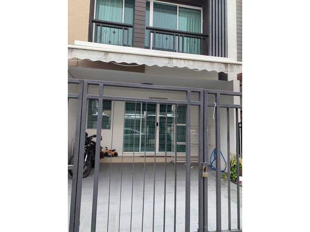 ขาย ทาวน์โฮม 3 ชั้น Baan Klang Muang โชคชัย
