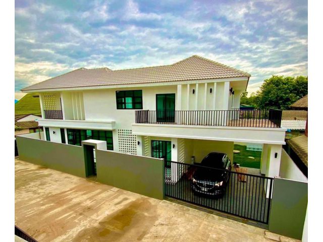 ขาย​ Pool​ Villa​ สไตล์​ Modern​ ใกล้สนามกอล์ฟ​ North​ Hill มี​ 6​ ห้องนอน​ พื้นที่​ใช้สอย​ 650​ ตร.ม. ขาย​ 13.9​ ล้าน