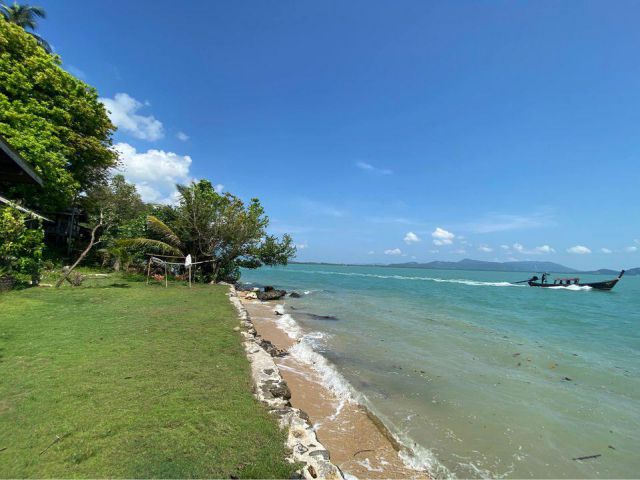 ขายที่ดินติดทะเลเกาะมะพร้าว ใกล้ The Village Coconut เมืองภูเก็ต เนื้อที่  26.5 ไร่ ขาย 7 ล้านต่อไร่