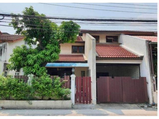 บ้านแฝดให้เช่า ใกล้เซ็นทรัลปิ่นเกล้า เดินเข้าบ้านได้
