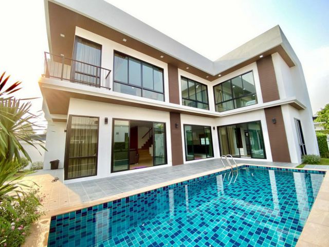 ขายบ้านพูลวิวล่า ในหมู่บ้านวังตาล พื้นที่ใช้สอย 300 ตร.ม. 4 ห้องนอน 4 ห้องน้ำ ราคา 9.9ล้าน