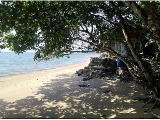 ขายด่วนที่ติดทะเล หาดส่วนตัว บนเกาะหาดทรายดำ จ.ระนอง หงาว เมืองระนอง 5 ไร่ มีพื้นที่ครอบครองให้เพิ่มรวม 20 ไร่ ขายถูก 08