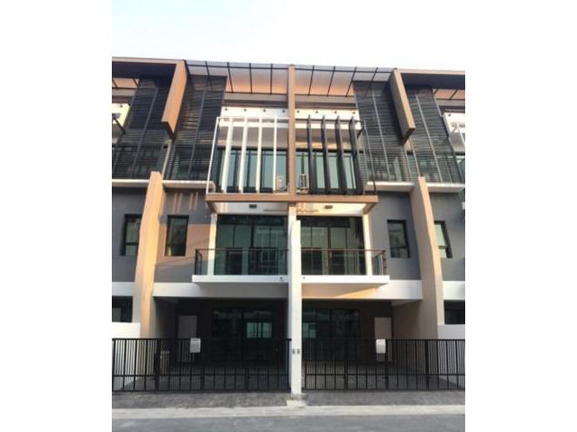 ขายทาวน์โฮม 3.5 ชั้น Blesstown สุขุมวิท50