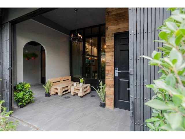 ให้เช่าตึกแถว4คูหา ถนนตีทอง เขตพระนคร ใกล้MRTสามยอด เป็นห้องเปล่าไม่มีเฟอร์และเครื่องใช้ไฟฟ้า เหมาะทำโฮสเทล (Hostel) อยู